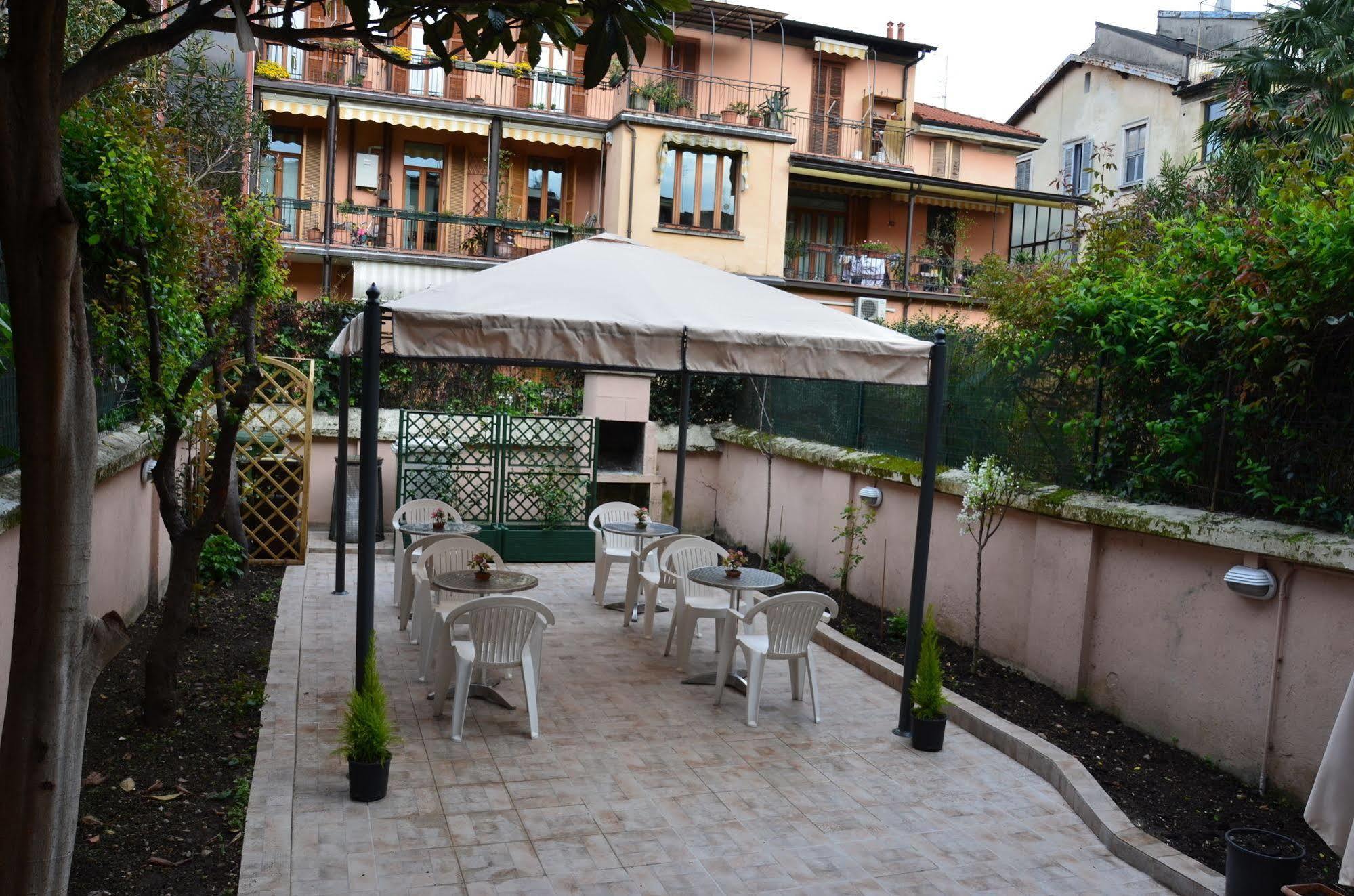 Hotel New Milan Milão Exterior foto